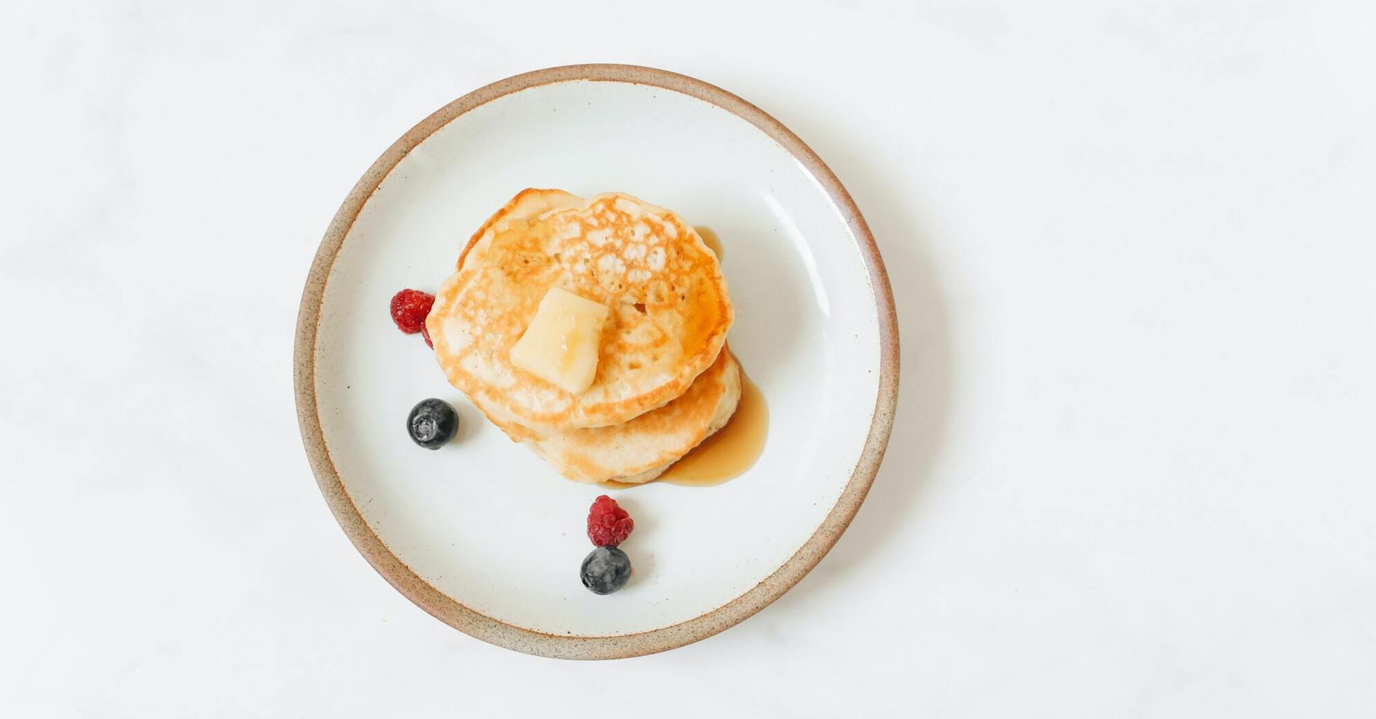 Puffy apple pancakes for breakfast: what you need to add besides kefir