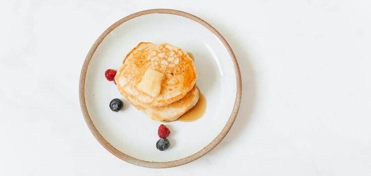 Puffy apple pancakes for breakfast: what you need to add besides kefir