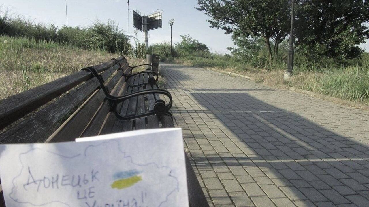"This is Ukraine": activists held a patriotic flash mob in occupied Donetsk and Melitopol. Photos