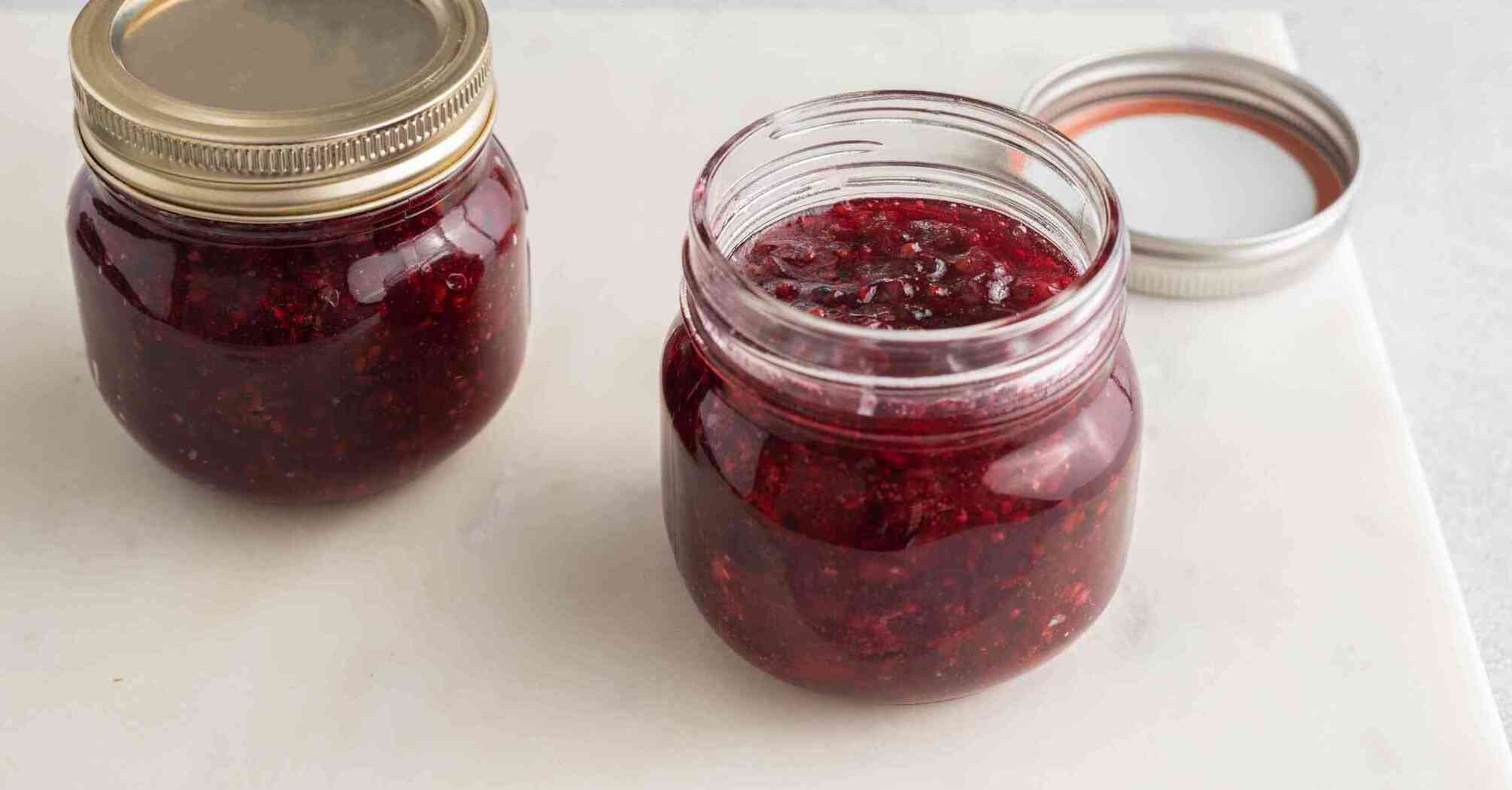 Delicious currant jam for the winter: you only need three ingredients