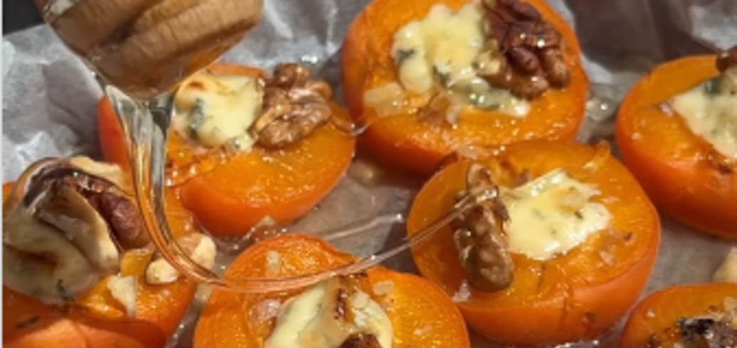 Apricots with nuts, honey and Dor Blu cheese: preparing the perfect summer snack