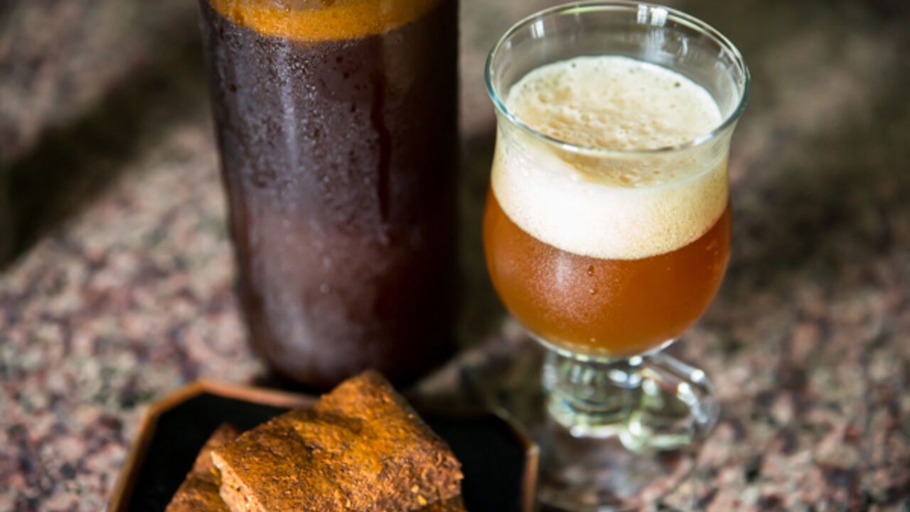 How to make real bread kvass at home: the simplest technology