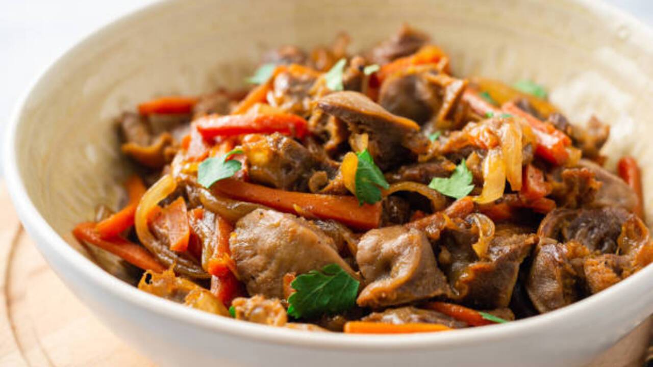 Diet and budget: how to cook chicken gizzards with vegetables