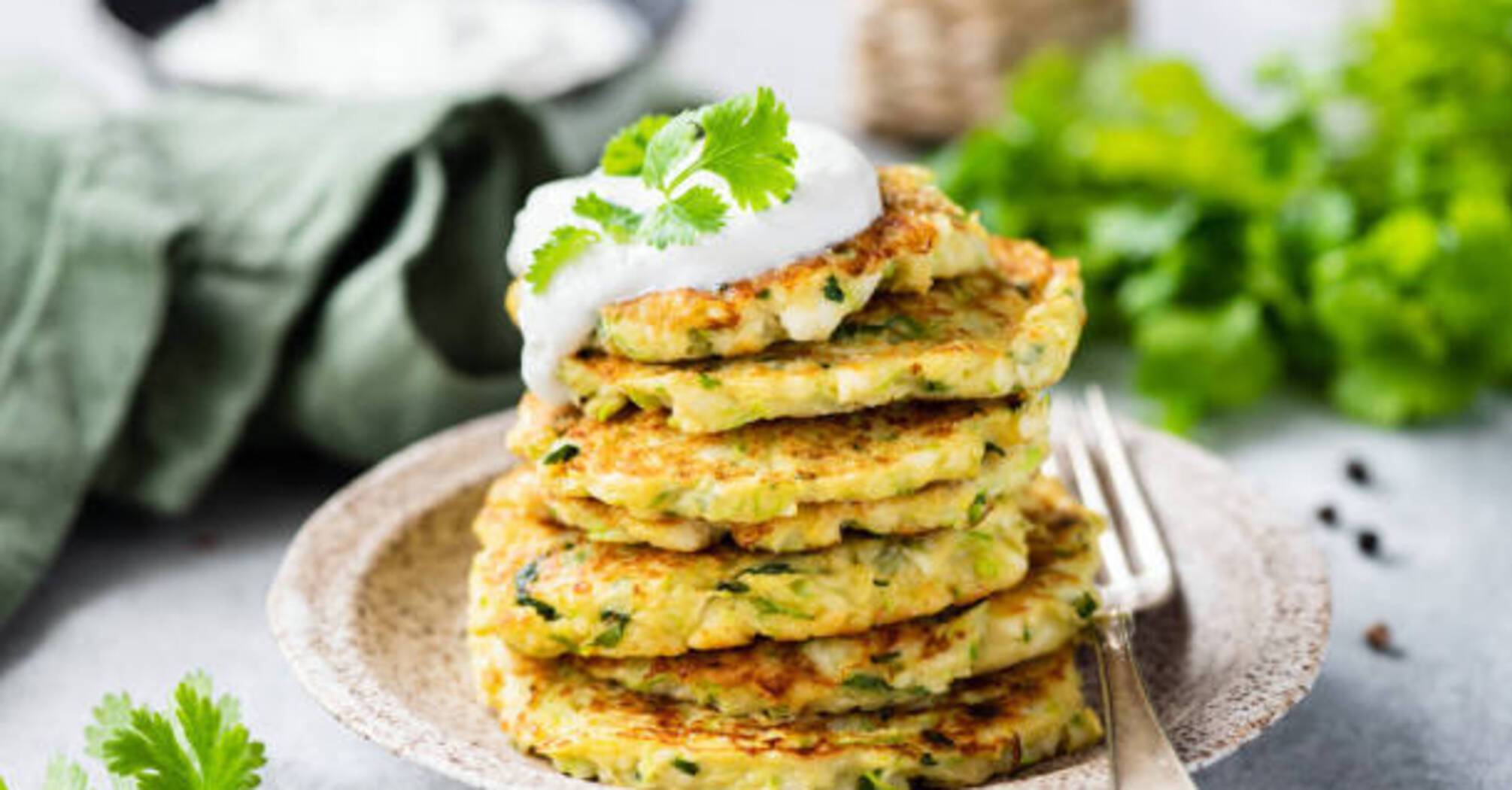 How to cook hearty cabbage pancakes: a great alternative to zucchini ones