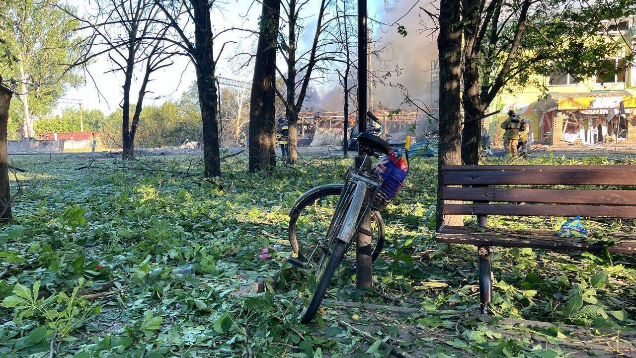 Russia shells Vilniansk in Zaporizhzhia, killing and wounding many people, including children. Photo and video