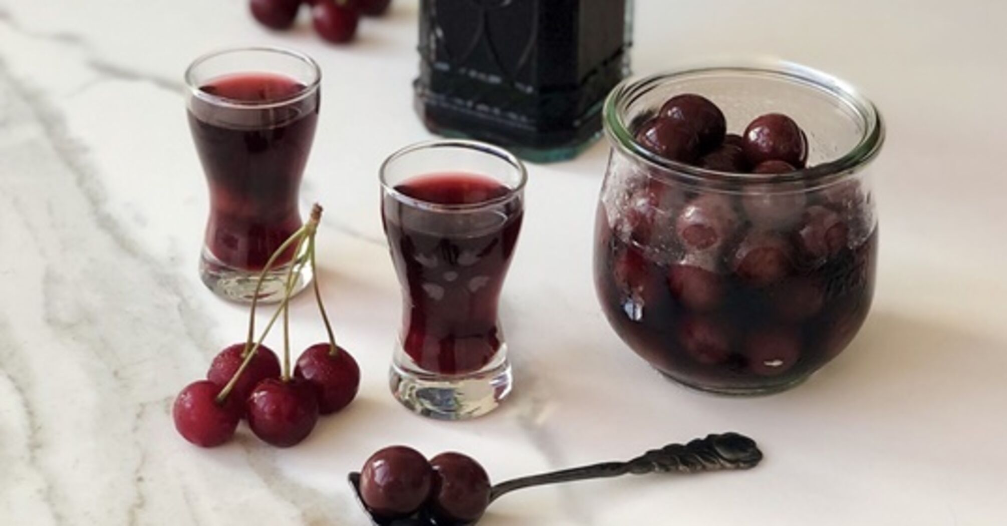 The most delicious cherry liqueur: how to make it at home