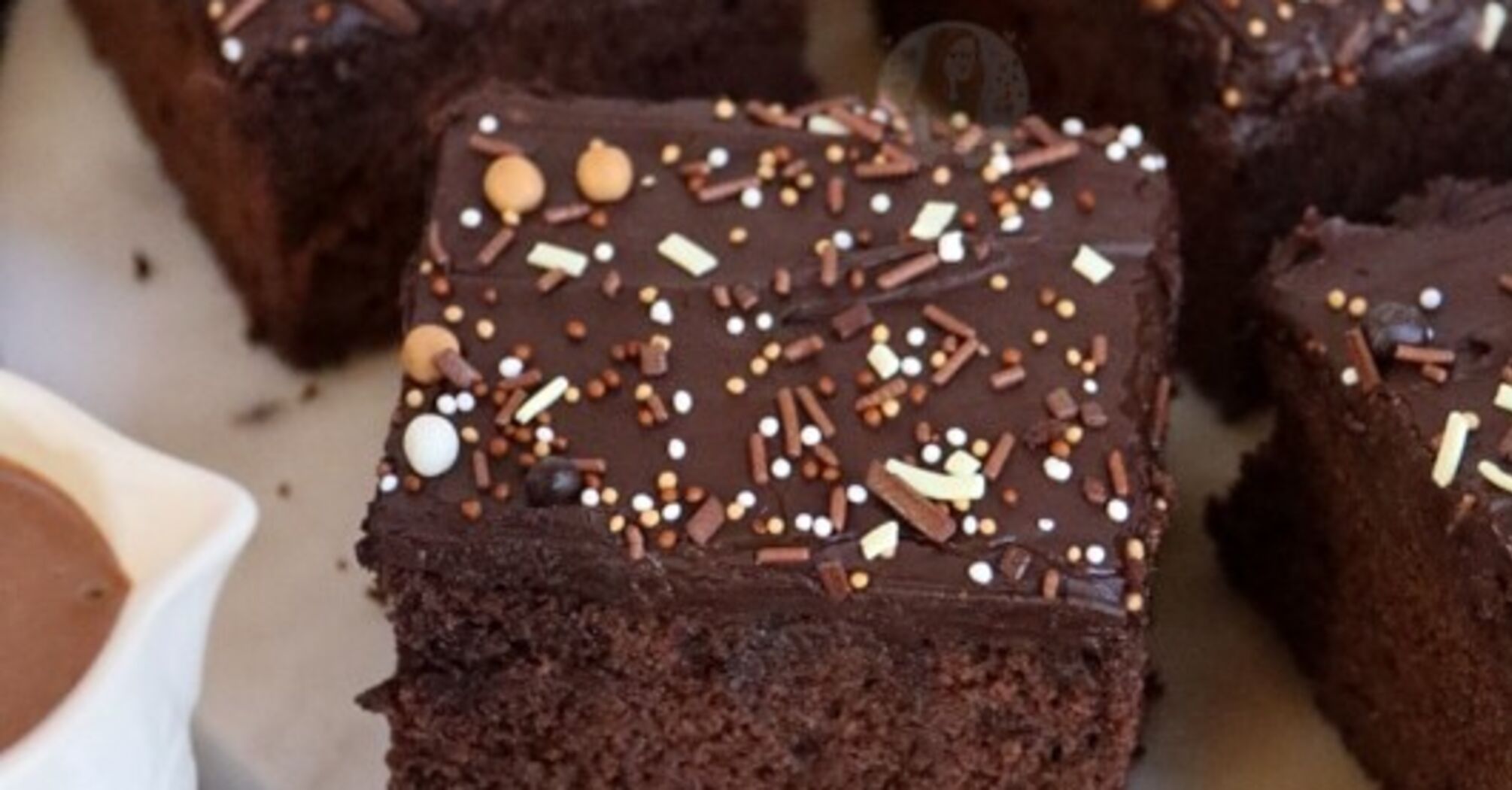 Sponge cakes without eggs and dairy products: what to cook with