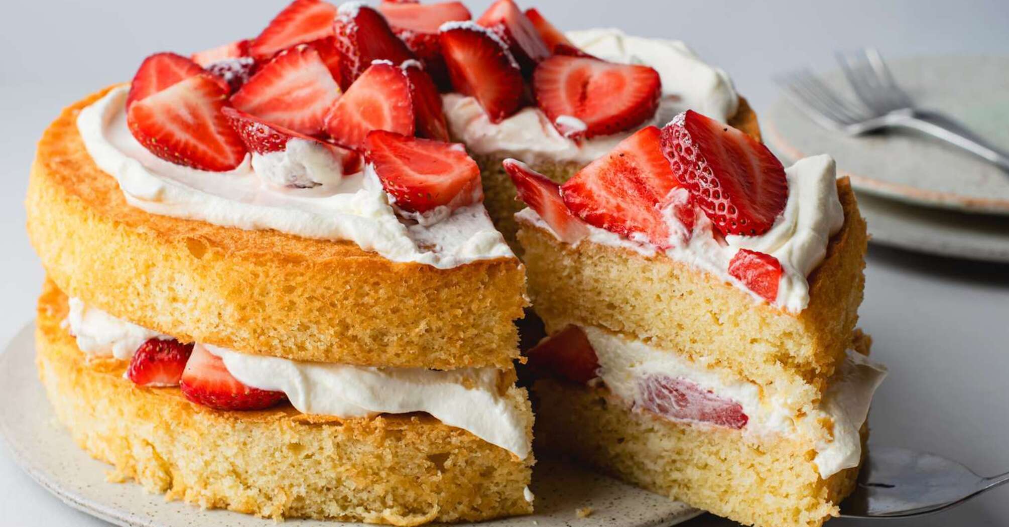 Elementary strawberry pie for tea: the dough is very fluffy