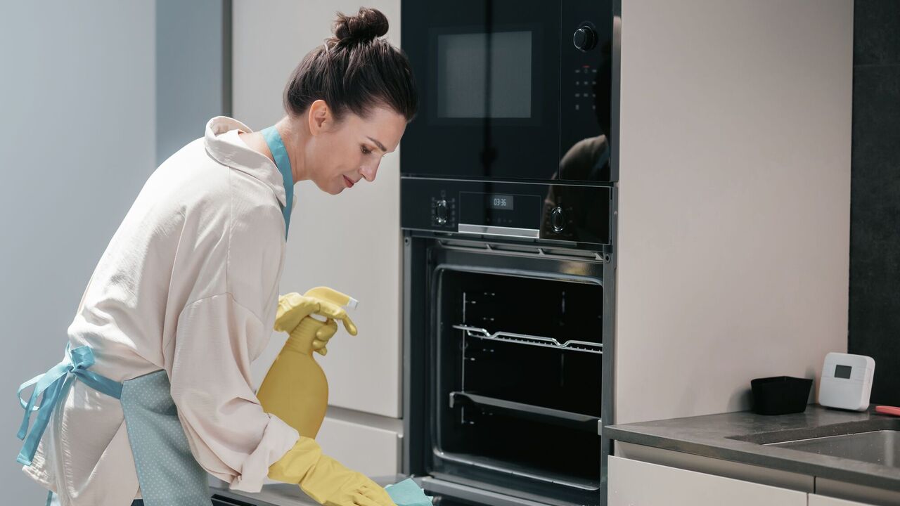 How to clean a rusty oven: an effective method
