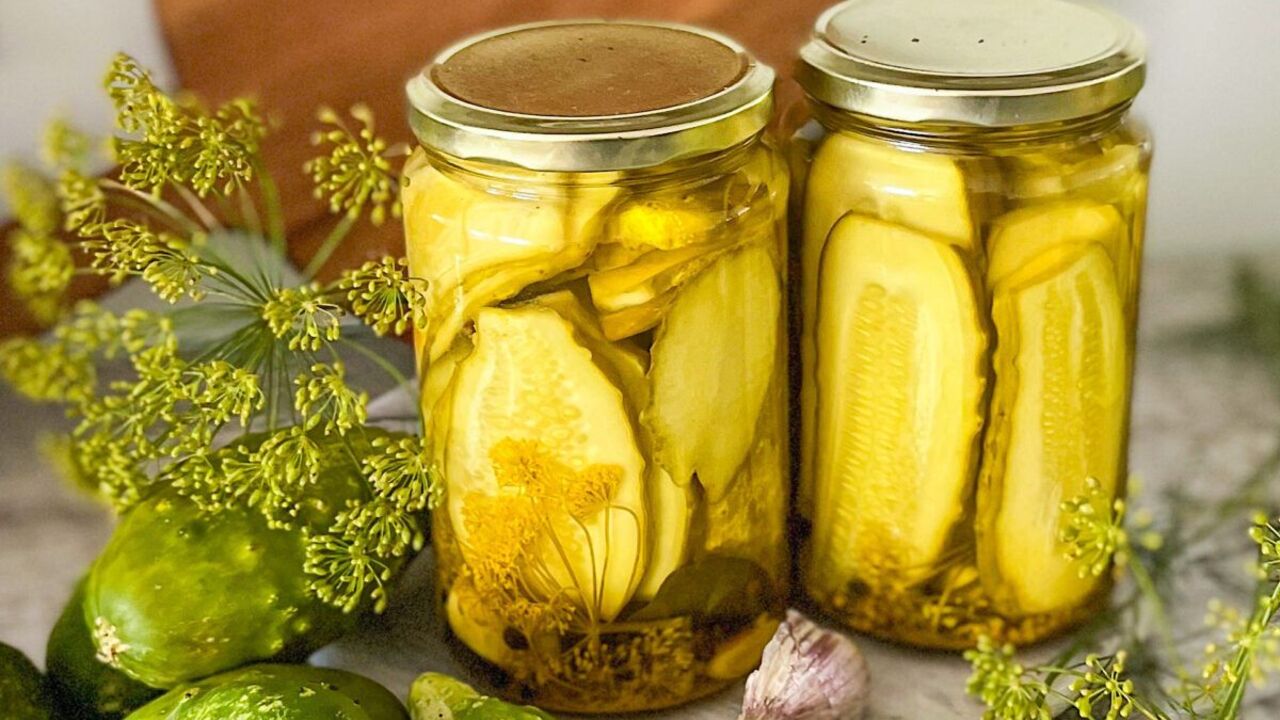 Spicy curry pickles for winter: won't fall apart in the jar