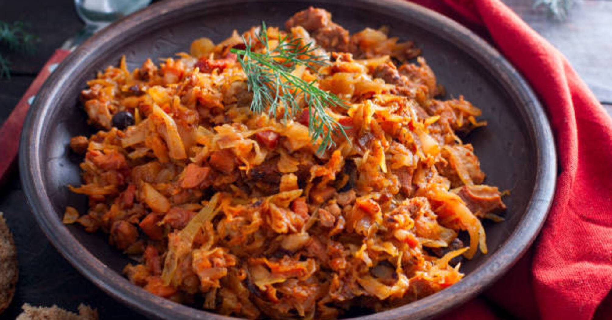 How to prepare stewed cabbage with sausages in a new way