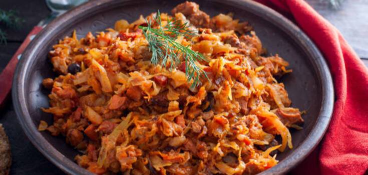 How to prepare stewed cabbage with sausages in a new way