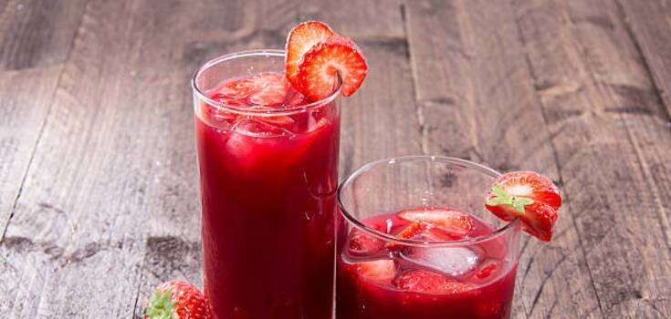 Cool refreshing strawberry juice: you only need 4 ingredients
