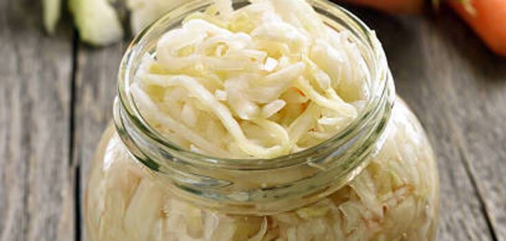 Cabbage salad in hot marinade: takes only a few hours to prepare