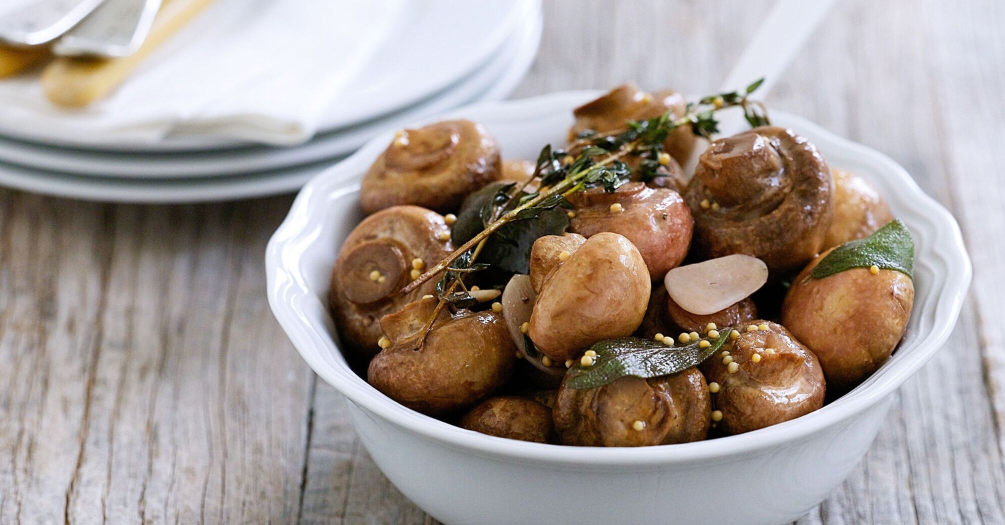 Pickled mushrooms in 10 minutes: recipe for a delicious appetizer