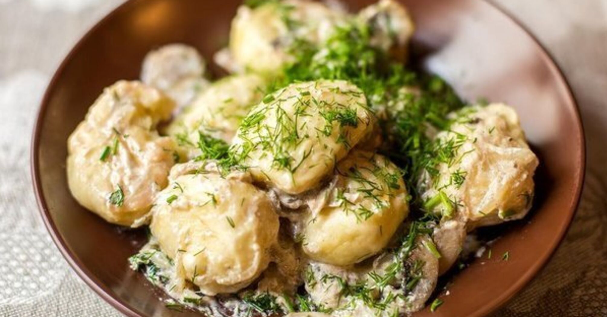 Tastier than dumplings: lush Poltava dumplings with minced meat and mushroom sauce for a snack