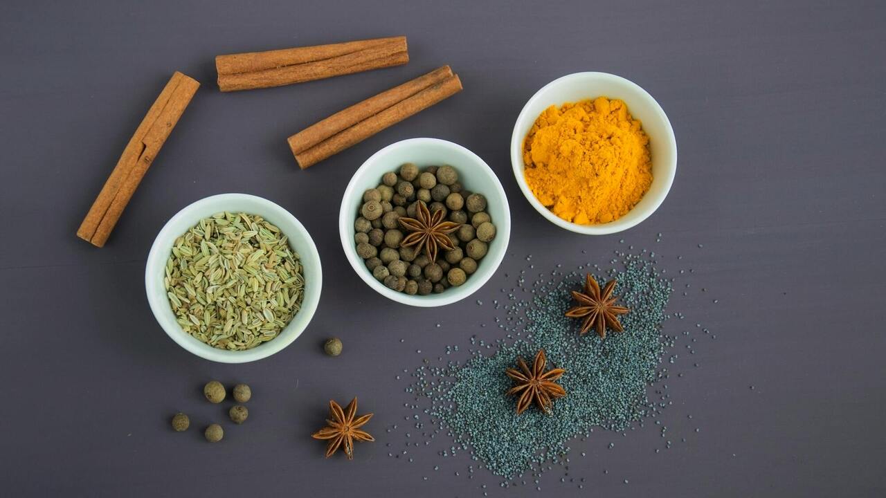 How to store spices properly so that they do not spoil and retain their beneficial properties: tips and life hacks