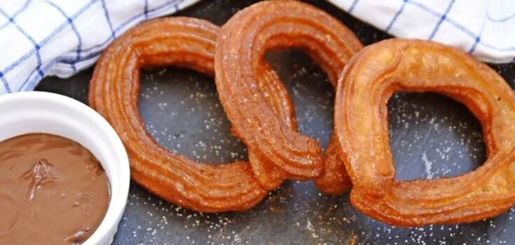 Churros in a frying pan: how to prepare crispy donuts without baking