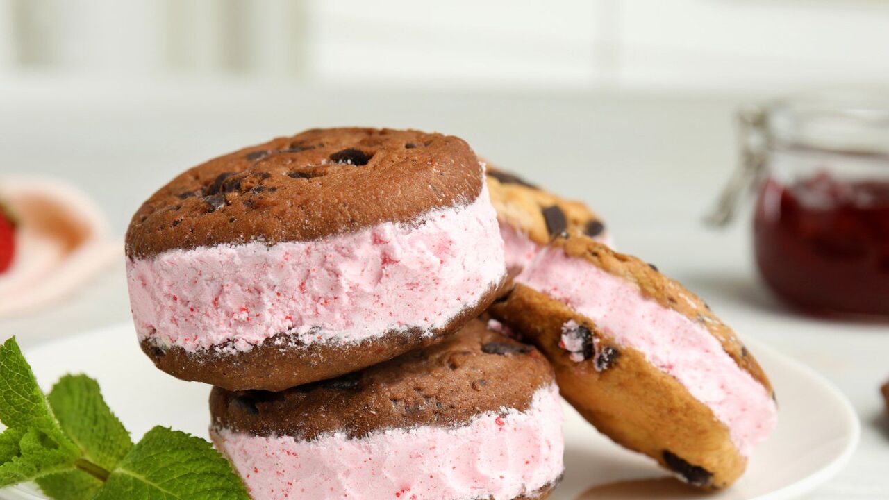 How to make natural ice cream from only three ingredients at home