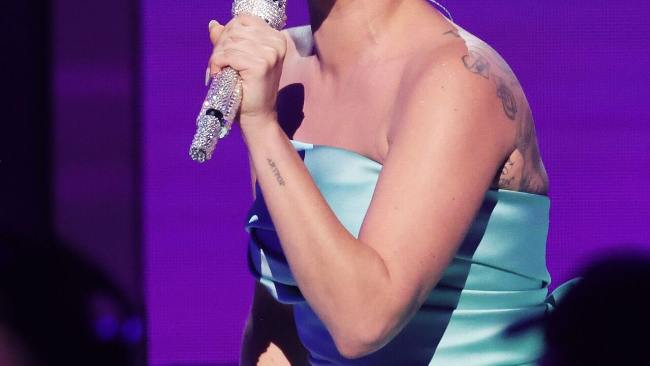 Just ate well. Lady Gaga denies pregnancy rumors in new video