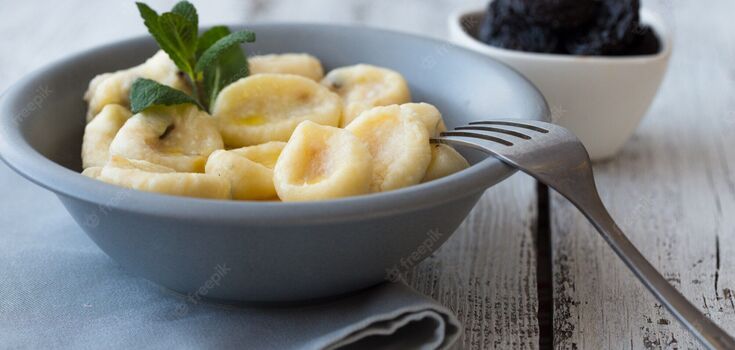 You only need 5 ingredients: delicious lazy dumplings with seasonal berries