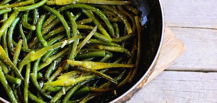 Garlic arrows: how to make the perfect salad appetizer