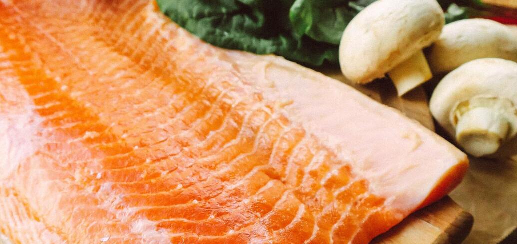 A quick way to salt red fish: you can eat the next day