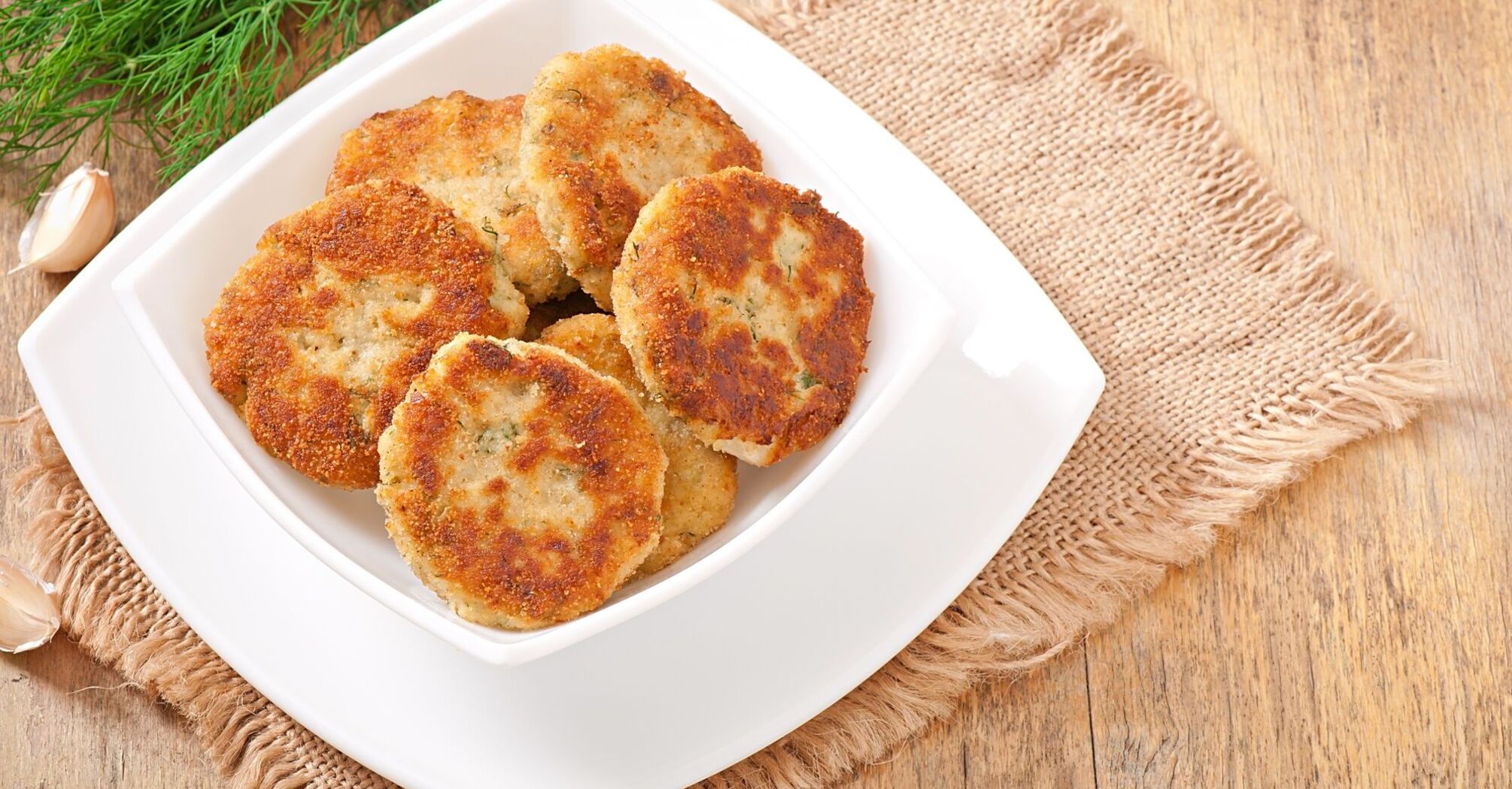 Meat pancakes with hard cheese: tastier than cutlets