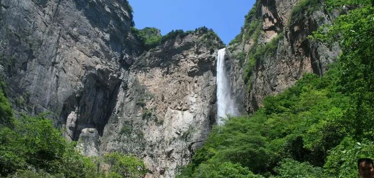 China's highest waterfall turned out to be a fake: a tourist noticed a pipe with water flowing out of it. Video