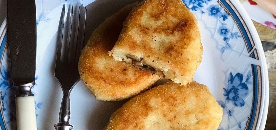 Homemade zrazy with mushrooms