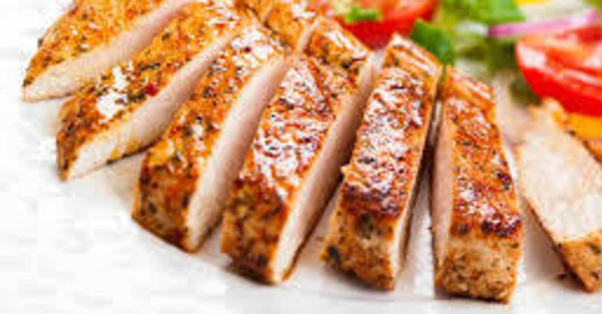 What to bake chicken fillet with so that it is juicy and delicious: will melt in your mouth