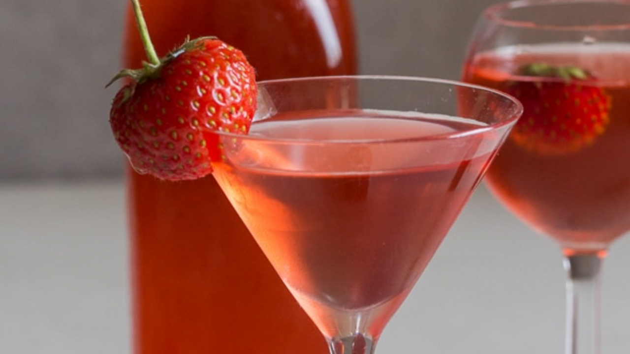 Homemade strawberry tincture with vodka: how to prepare the drink correctly