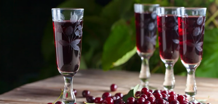 How to make alcohol-free Ukrainian cherry liqueur