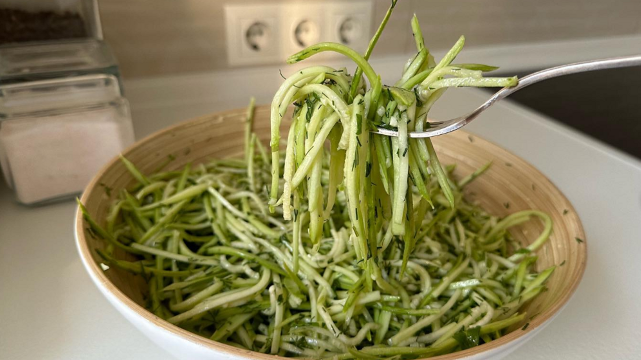 How to pickle zucchini in 15 minutes: recipe for a quick appetizer