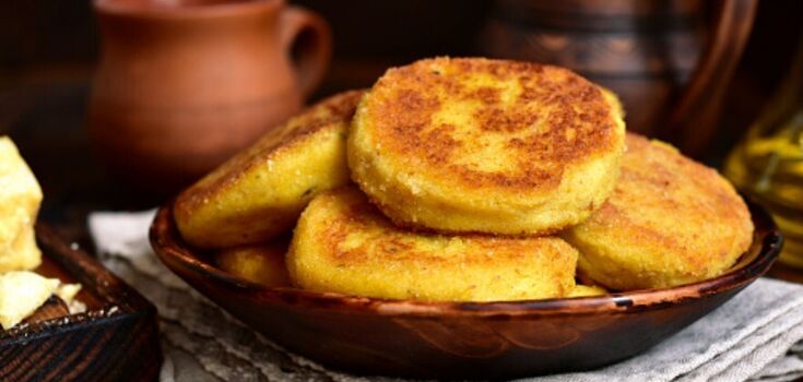 Special pies with mashed potatoes in a pan: no need to prepare the dough