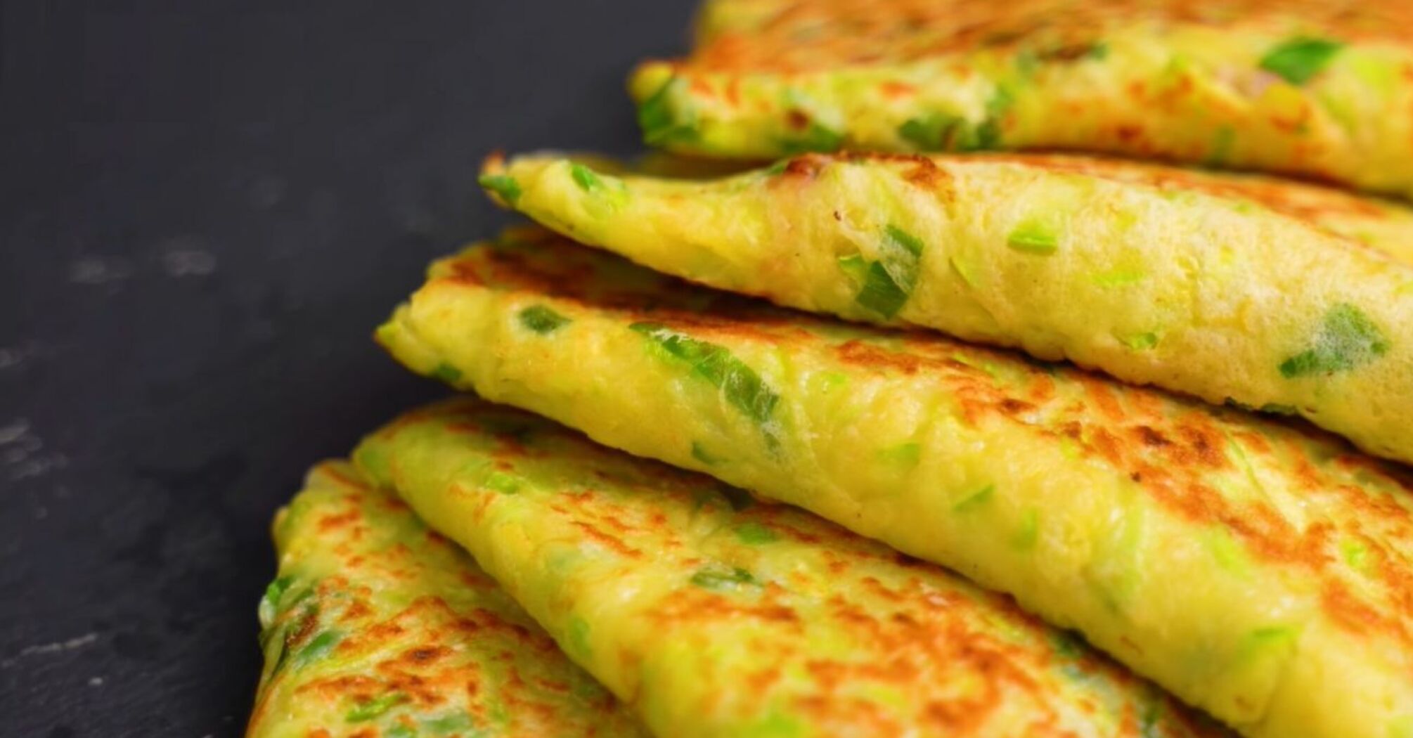 How to make chebureks from zucchini: they are juicy and keep their shape