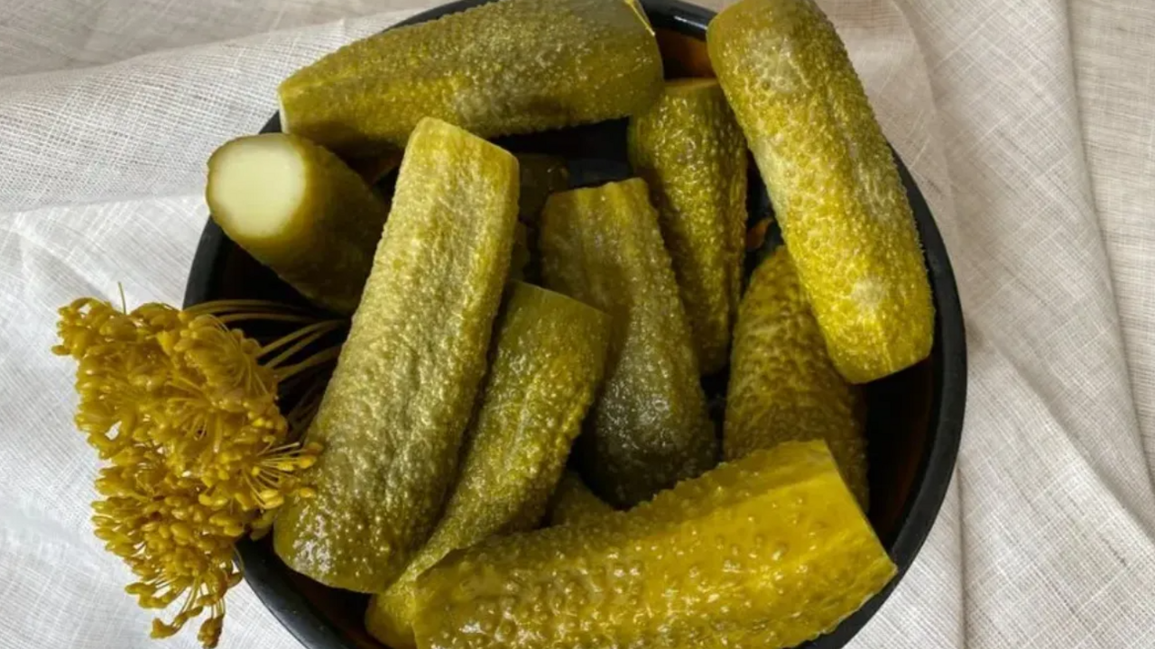 Crispy pickles in 2 days: proportions for a 3-liter jar