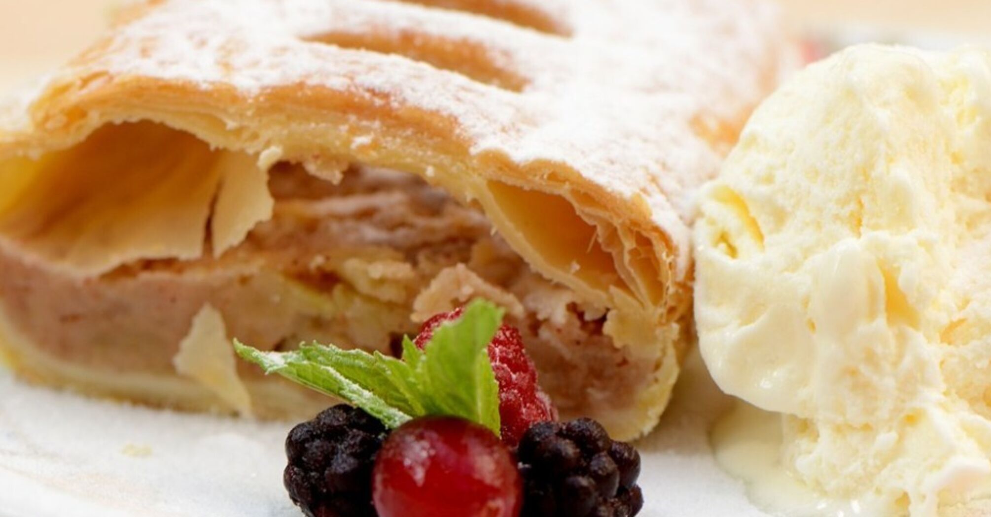 Instead of a pie: the most delicious apple pita bread strudel in 15 minutes