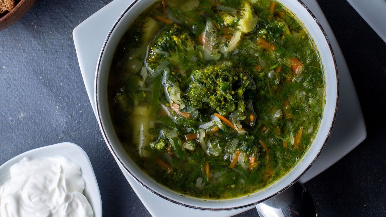 Green borscht with sorrel: how to prepare a refreshing dish properly