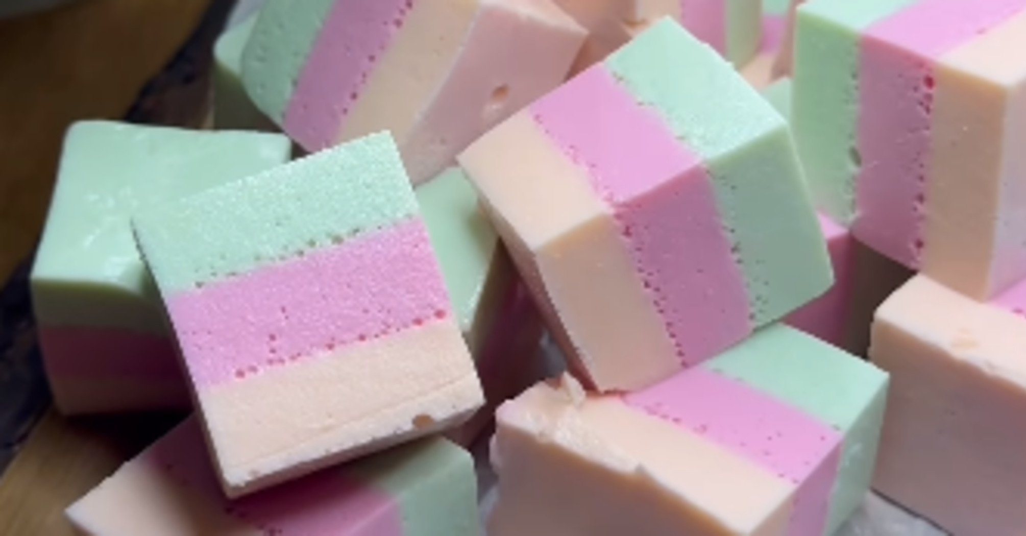 Two-ingredient jelly dessert: how to prepare to surprise everyone