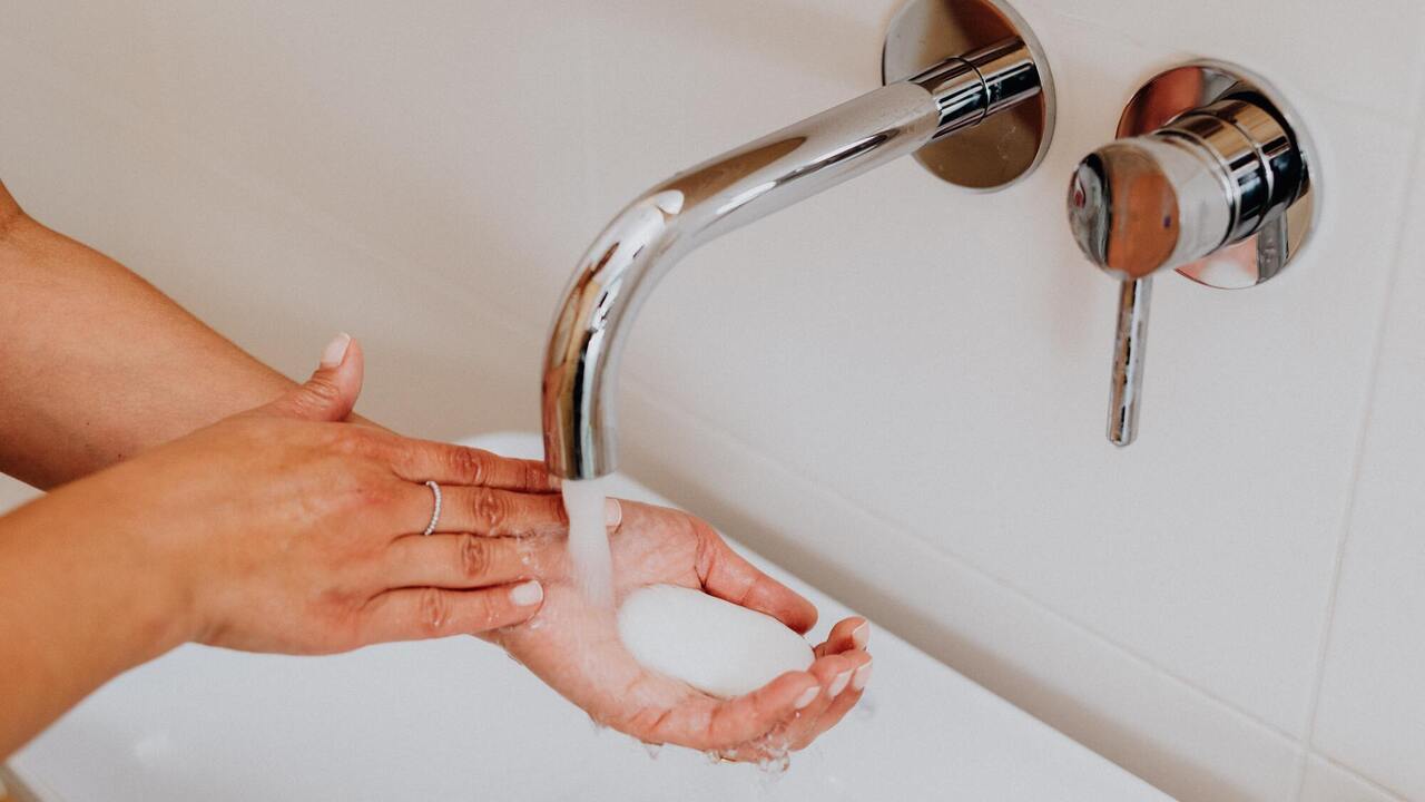 How to wash your hands