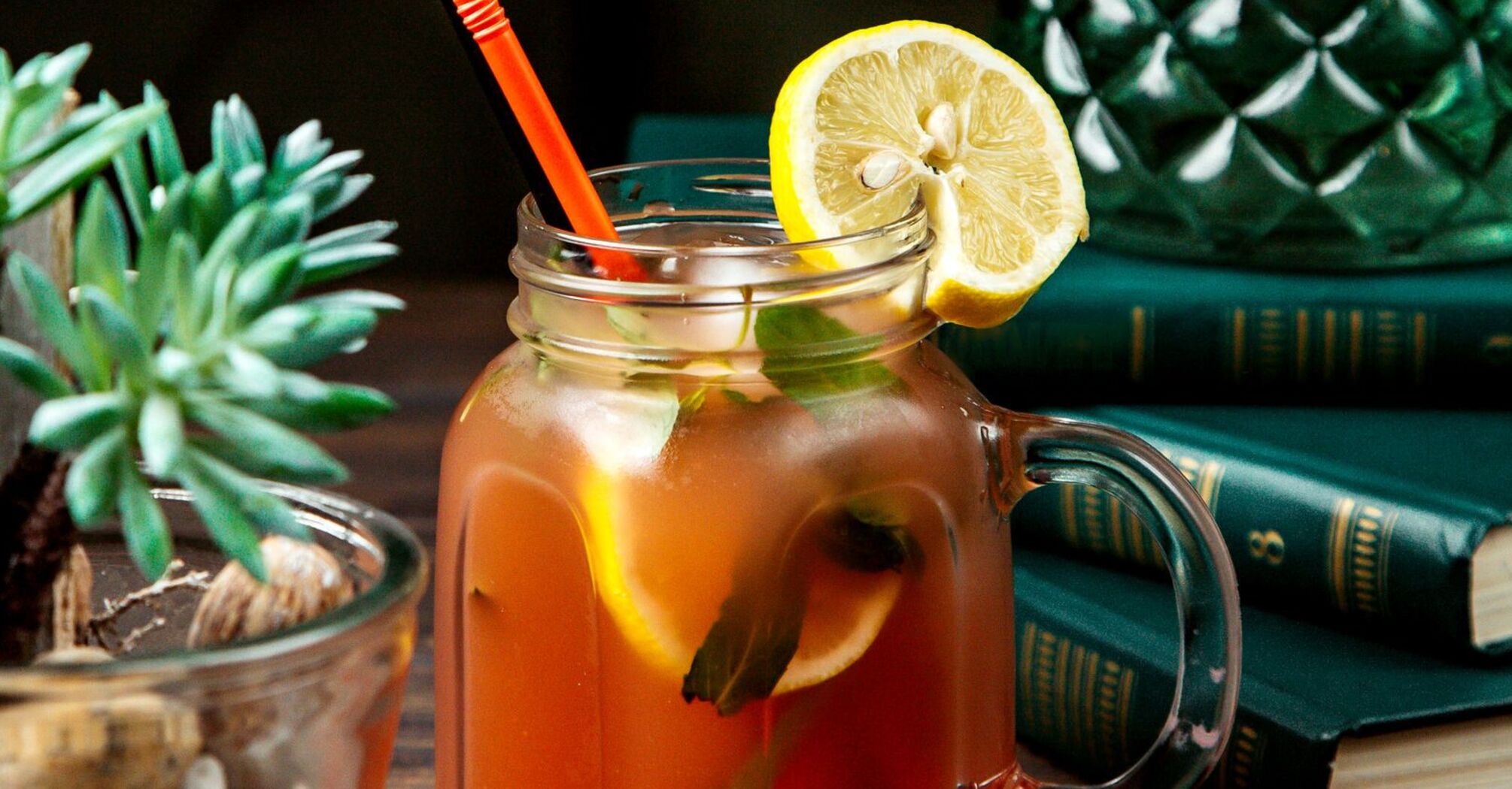 Refreshing iced tea: what you need when the heat is raging outside
