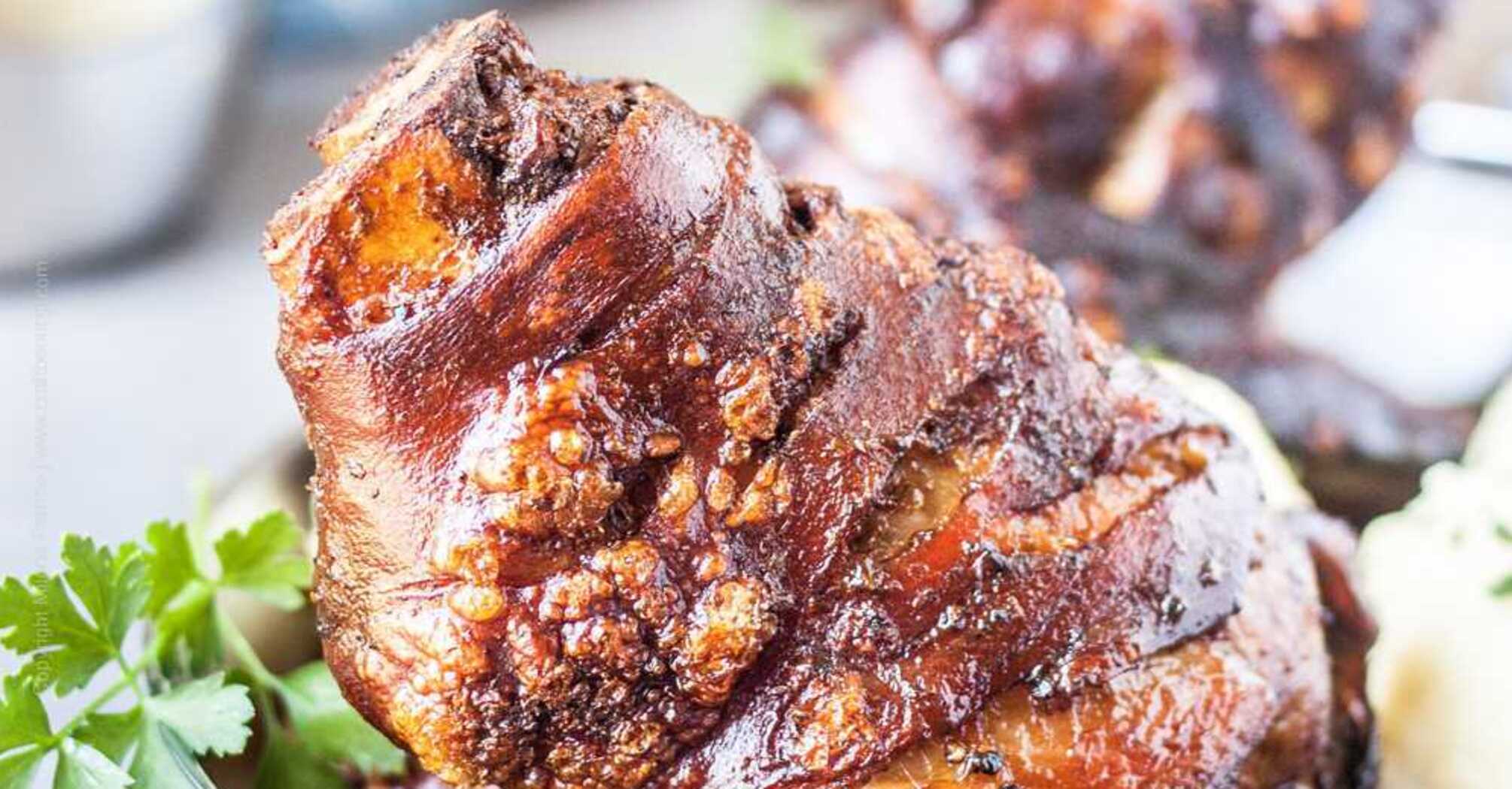 Donbas-style pork knuckle: how to cook to make the meat tender inside and crispy outside