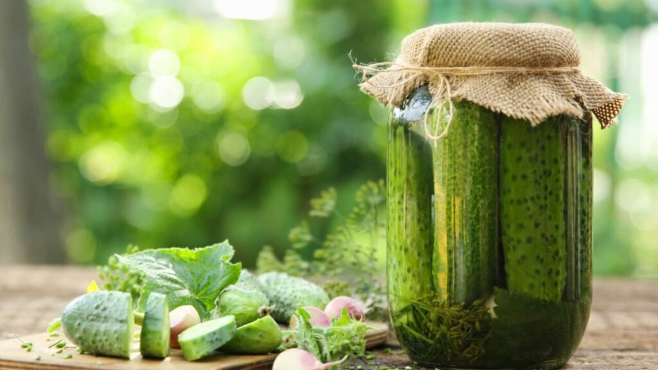 The most delicious cucumbers with mustard for winter: turn out crispy and juicy