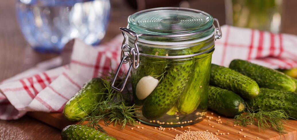 Spicy pickled cucumbers with mustard and garlic: how to cook