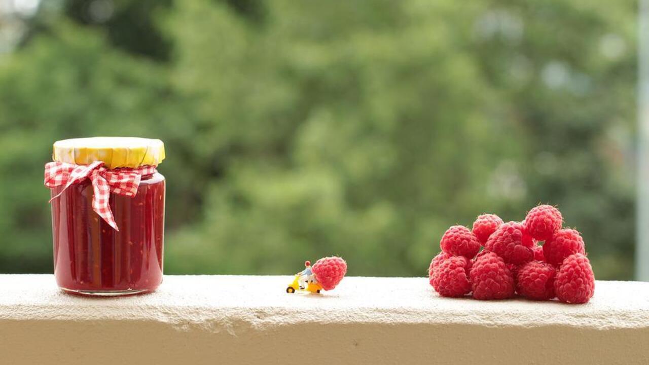 Pitted and gelatin-free: how to make a thick raspberry jam