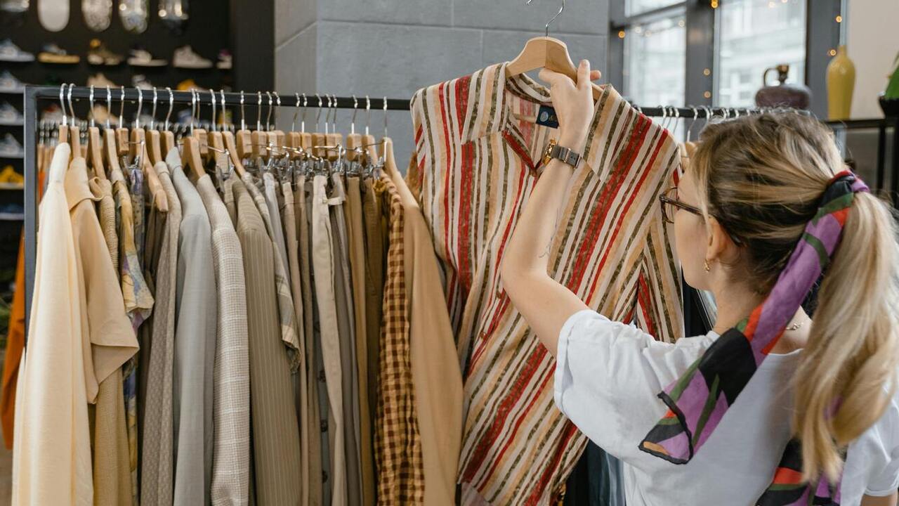 Trends of the 90s are back: 5 outdated things to wear in 2024 and get compliments