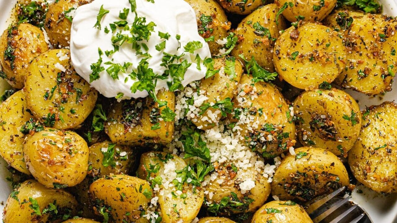 Fried young potatoes with eggs: recipe for a hearty dish