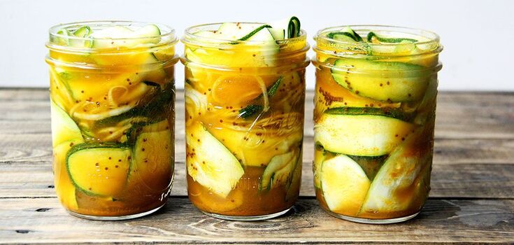 Zucchini with ketchup for the winter: how to make a delicious marinade