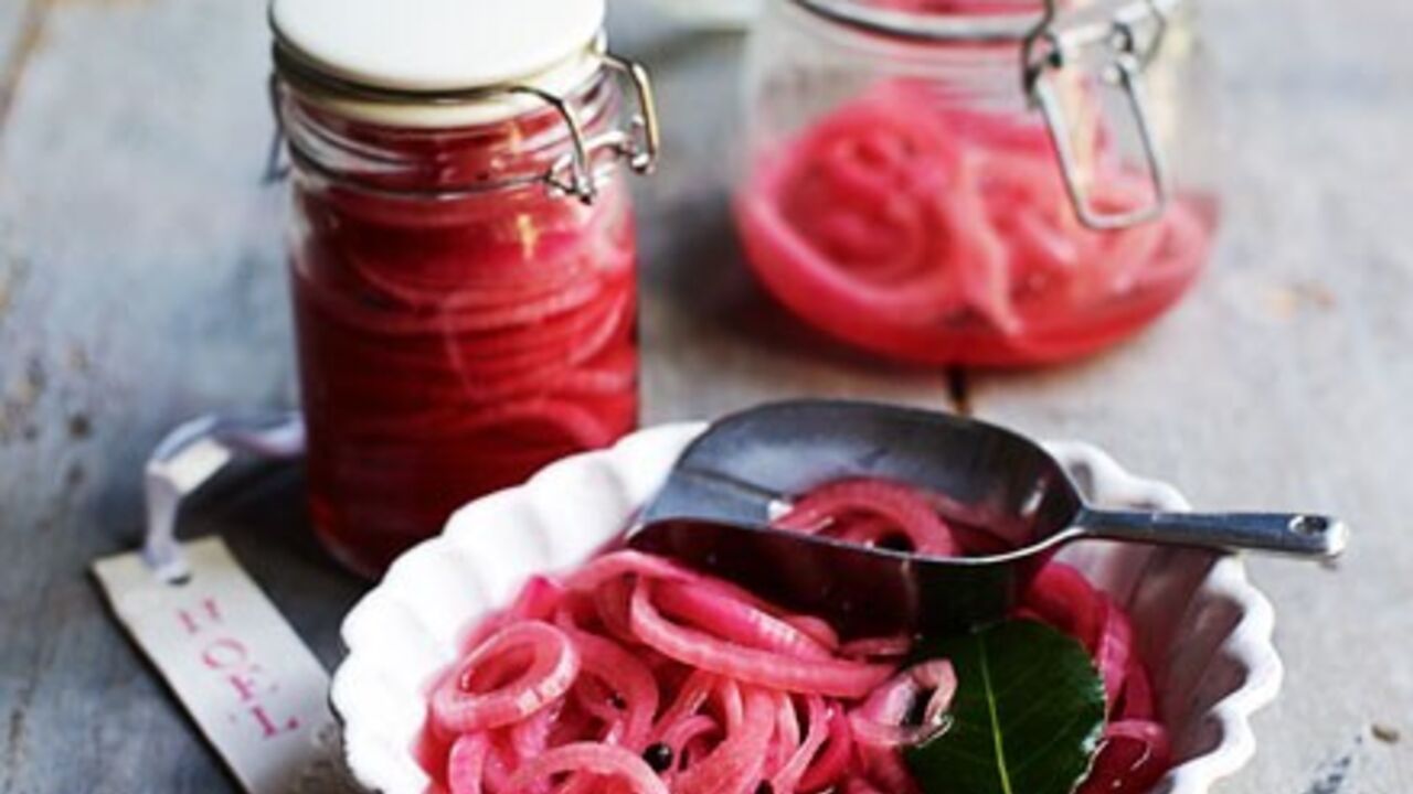 How to marinate onions and beets deliciously: for salads, barbecue and other dishes